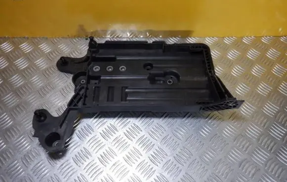 Volkswagen Golf VII Battery tray 5Q0915331J 5Q0915321H