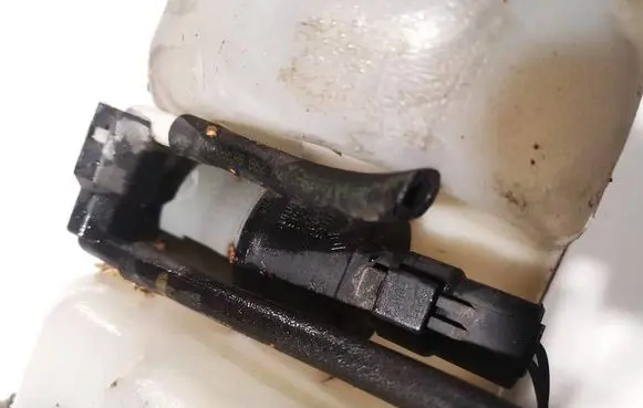 Dacia Logan I Windscreen/windshield washer pump