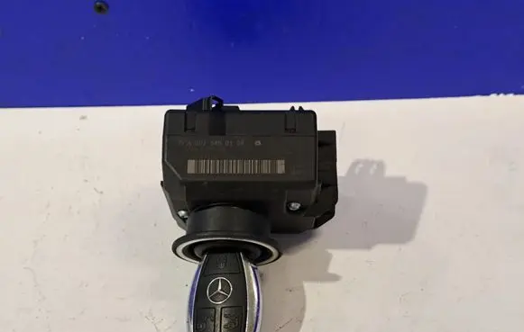 Mercedes-Benz E C207 W207 Ignition lock A2075450108
