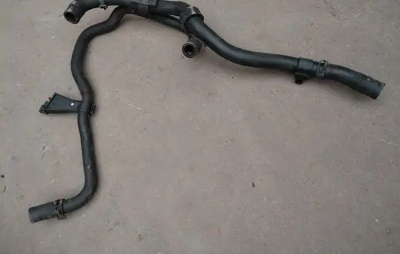 Volkswagen PASSAT B7 Engine coolant pipe/hose 3AA122109B