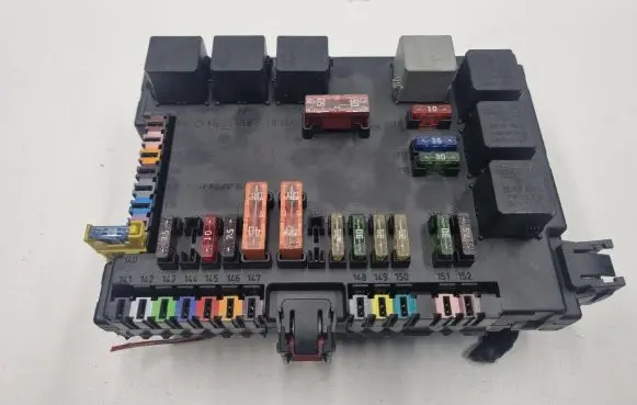 Mercedes-Benz S W221 Fuse module A2215403250 2215403250