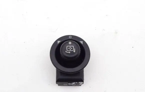 Land Rover Discovery 3 - LR3 Wing mirror switch YUF500030