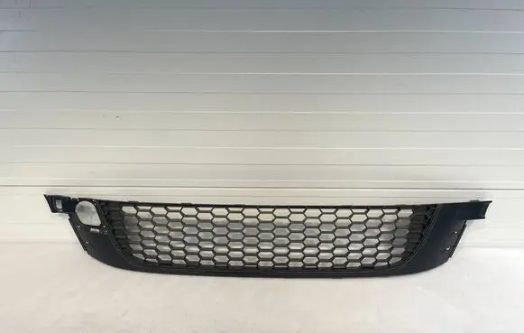 Volkswagen Scirocco Front bumper lower grill 1K8853677