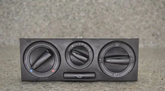 Volkswagen Golf IV Climate control unit