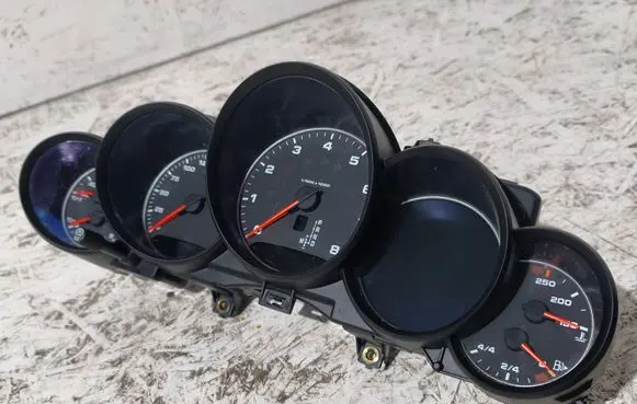 Porsche Cayenne (92A) Speedometer (instrument cluster) 7P5920950P 0605151517