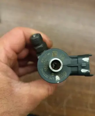 Renault Trafic III (X82) Fuel injector 0445110569