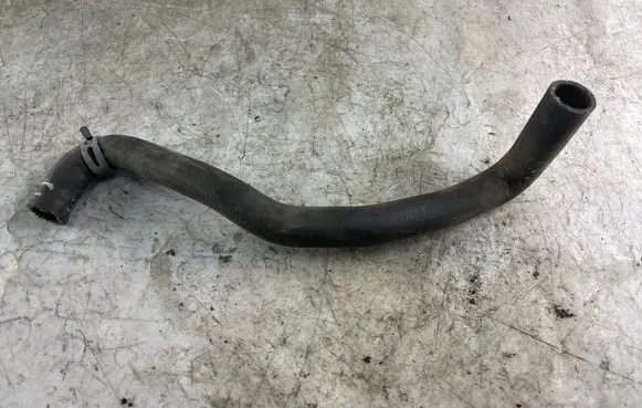 Volkswagen PASSAT B5.5 Engine coolant pipe/hose