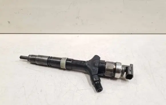 Toyota Corolla Verso E121 Fuel injector 236700G010 0123210B