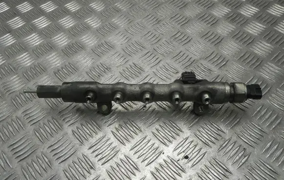 Toyota Auris E180 Fuel distributor 6270