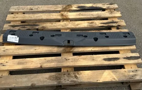 Volkswagen Multivan T5 Rear sill (body part) 7H5864585A