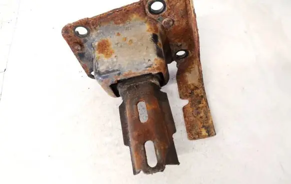 Citroen C3 Engine mount bracket
