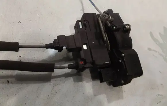 Chevrolet Captiva Rear door lock