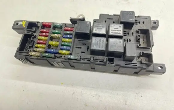 Volvo V70 Fuse module 30728008 518828108