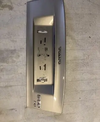 Trunk door license plate light bar