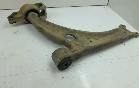 Volkswagen PASSAT B6 Front lower control arm/wishbone 3C0407153B