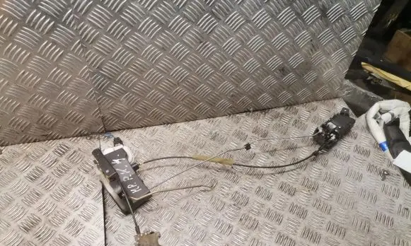 Mitsubishi Pajero Front door lock
