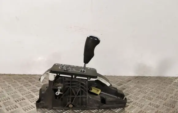 Dodge Nitro Gear shifter/selector 52109818AF