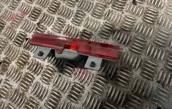 Toyota RAV 4 (XA20) Third/center stoplight