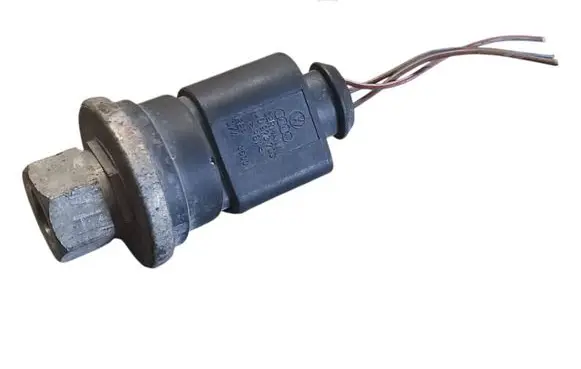Audi A6 S6 C5 4B Air conditioning (A/C) pressure sensor 8Z0959126