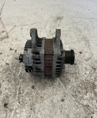 Nissan Juke I F15 Generator/alternator
