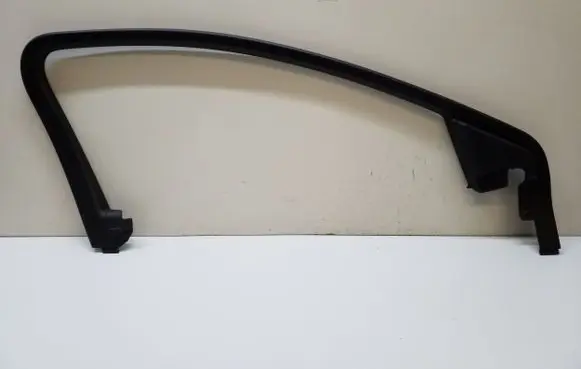 Chrysler 200 Front door trim (molding) 1YE88TRMAB