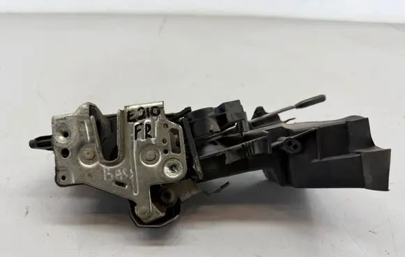 Mercedes-Benz E W210 Front door lock 2027202635