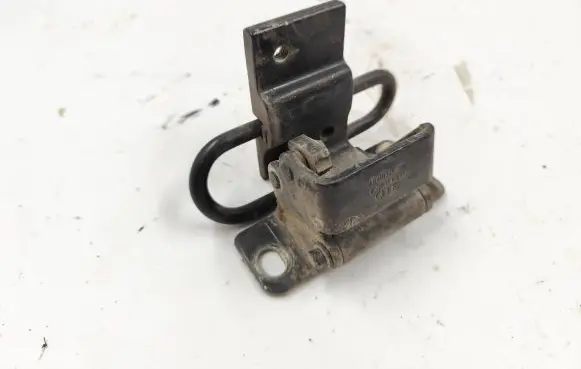 Audi A4 S4 B5 8D Rear door lower hinge 4A0833412A