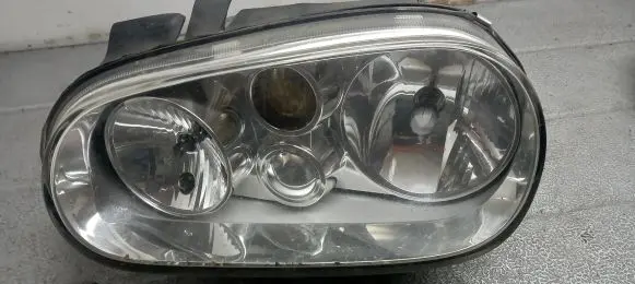 Volkswagen Golf IV Front reflector 