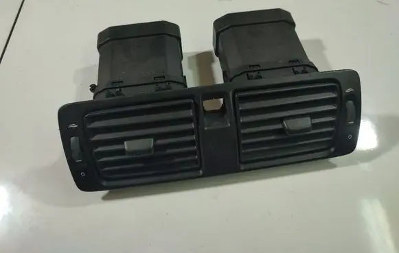 Volvo S40 Dash center air vent grill