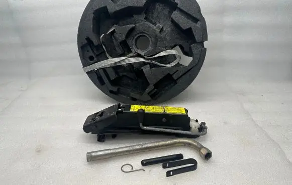 Audi A3 S3 8P Tool box 8P0012109