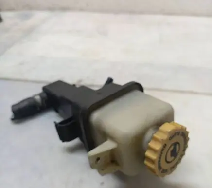 Chrysler Sebring (ST-22 - JR) Power steering fluid tank/reservoir 04764418AB 0047 PA66FF3