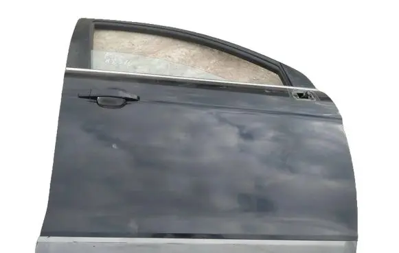 Chevrolet Captiva Front door juodos
