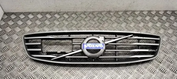 Volvo V70 Front bumper upper radiator grill 31383596 31383600