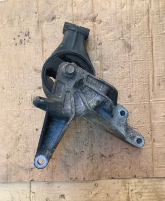 Chevrolet Orlando Gearbox mounting bracket 13305941 V06360