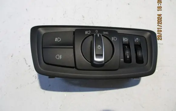 BMW 2 Active Tourer U06 Central console control unit 6847526