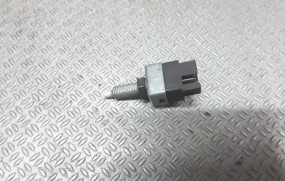 Suzuki Grand Vitara I Brake pedal sensor switch