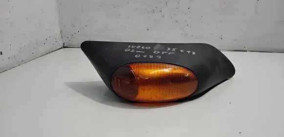 Front fender indicator light