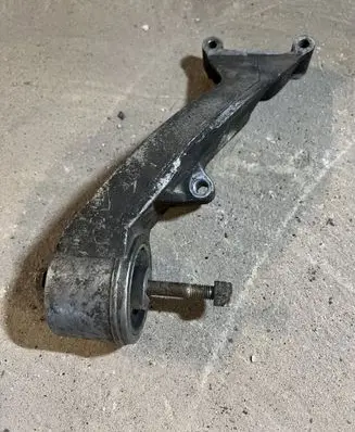 Land Rover Freelander Engine mount bracket 7577547
