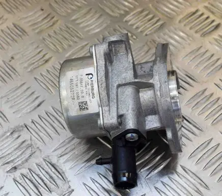 Renault Captur Vacuum pump 70564100146505272R