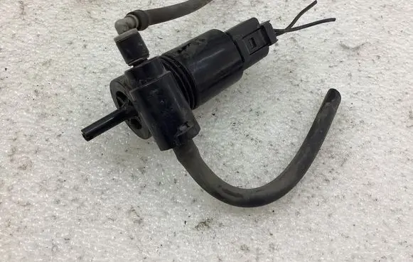 Mini Cooper Countryman R60 Windscreen/windshield washer pump 2751743 12133510 110730B
