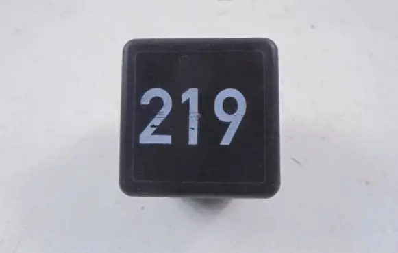 Volkswagen PASSAT B5 Other relay 443951253AA