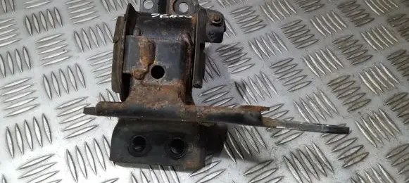 Toyota Corolla Verso AR10 Engine mount bracket V75042 V-75042