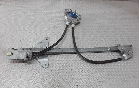 Rear door manual window regulator