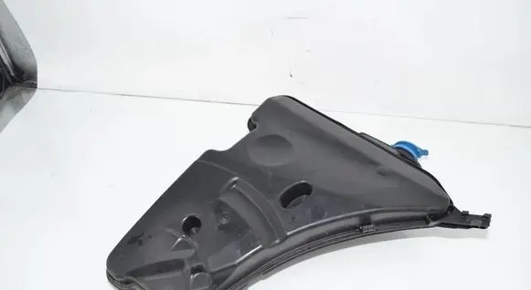 BMW 5 G30 G31 G38 Windshield washer fluid reservoir/tank 7388944 8491829 61668491829