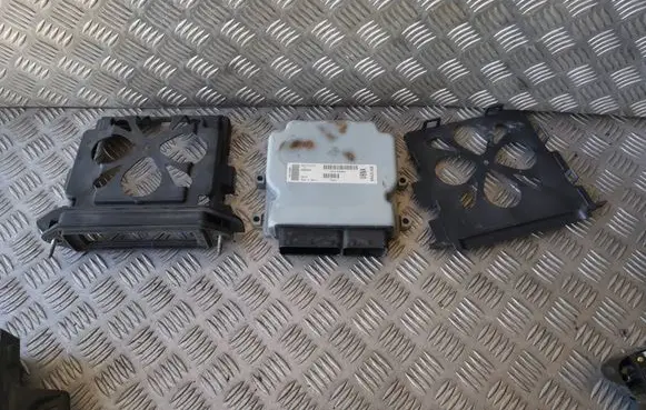 Jaguar XJ X350 Engine control unit/module 6R8314C568CA MB2797009211 4R8312A692BE