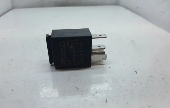 Volkswagen PASSAT B6 Other relay 7M0951253C PA66GF25