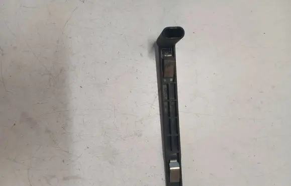 Headlight/headlamp mounting bracket
