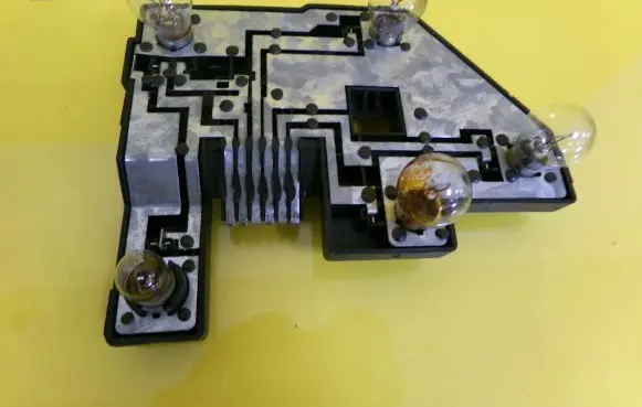 Opel Vectra B Tail light bulb cover holder 90568049