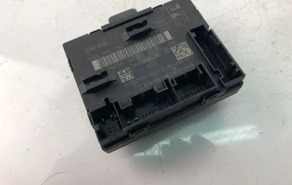 Volkswagen PASSAT B8 Other control units/modules 5Q0959592E
