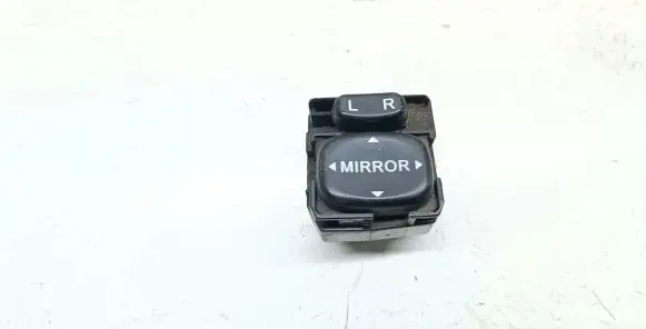 Wing mirror switch